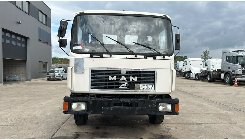 MAN 18.232 (MANUAL PUMP / 6 CYLINDER / POMPE MANUELLE / LAMES / STEEL SUSPENSION) - Truk sasis: gambar 2 MAN 18.232 (MANUAL PUMP / 6 CYLINDER / POMPE MANUELLE / LAMES / STEEL SUSPENSION) - Truk sasis: gambar 2
