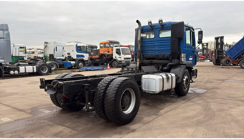 MAN 19.403 (6 CYLINDER / MANUAL GEARBOX / BIG AXLE / GRAND PONT) - Truk sasis: gambar 4 MAN 19.403 (6 CYLINDER / MANUAL GEARBOX / BIG AXLE / GRAND PONT) - Truk sasis: gambar 4