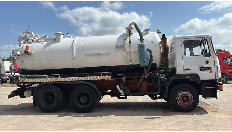 MAN 25.292 (16.000 L VACUUM / 10 TYRES / 6X2 / FULL STEEL SUSP. / MANUAL PUMP / 6 CYLINDER) - Truk vakum: gambar 4 MAN 25.292 (16.000 L VACUUM / 10 TYRES / 6X2 / FULL STEEL SUSP. / MANUAL PUMP / 6 CYLINDER) - Truk vakum: gambar 4