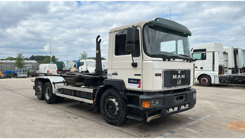MAN 26.312 (6 CYLINDER / 6X2 / BELGIAN TRUCK IN GOOD CONDITION) - Hook lift: gambar 3 MAN 26.312 (6 CYLINDER / 6X2 / BELGIAN TRUCK IN GOOD CONDITION) - Hook lift: gambar 3