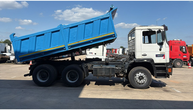 MAN 26.322 (MANUAL PUMP / POMPE MANUELLE / LAMES / GRAND PONT / BIG AXLE) - Truk jungkit: gambar 4 MAN 26.322 (MANUAL PUMP / POMPE MANUELLE / LAMES / GRAND PONT / BIG AXLE) - Truk jungkit: gambar 4
