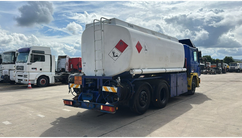 MAN 26.402 (18.000 L / 6X2 / 6 CYLINDER / FRONT STEEL / 3 COMPARTIMENTS) - Truk tangki: gambar 5 MAN 26.402 (18.000 L / 6X2 / 6 CYLINDER / FRONT STEEL / 3 COMPARTIMENTS) - Truk tangki: gambar 5