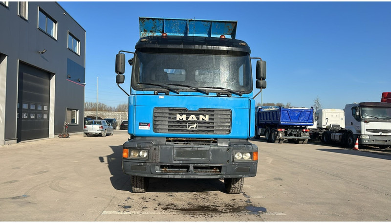 MAN 35.364 (STEEL SUSP. / 6 CYLINDER / BIG AXLE / EURO 2 / MEILLER TIPPER) - Truk jungkit: gambar 3 MAN 35.364 (STEEL SUSP. / 6 CYLINDER / BIG AXLE / EURO 2 / MEILLER TIPPER) - Truk jungkit: gambar 3