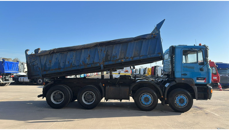 MAN 35.364 (STEEL SUSP. / 6 CYLINDER / BIG AXLE / EURO 2 / MEILLER TIPPER) - Truk jungkit: gambar 4 MAN 35.364 (STEEL SUSP. / 6 CYLINDER / BIG AXLE / EURO 2 / MEILLER TIPPER) - Truk jungkit: gambar 4