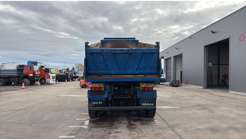 MAN 35.414 (6 CYLINDER / 8X6 / BIG AXLES / STEEL SUSP. / LAMES / GRAND PONT) - Truk jungkit: gambar 5 MAN 35.414 (6 CYLINDER / 8X6 / BIG AXLES / STEEL SUSP. / LAMES / GRAND PONT) - Truk jungkit: gambar 5