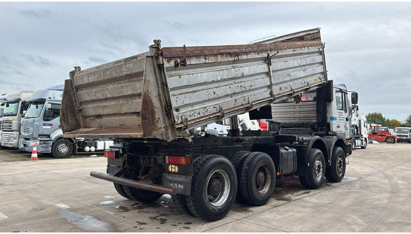 MAN 41.414 (6 CYLINDER / STEEL SUSP. / LAMES / BIG AXLE / GRAND PONT) - Truk jungkit: gambar 4 MAN 41.414 (6 CYLINDER / STEEL SUSP. / LAMES / BIG AXLE / GRAND PONT) - Truk jungkit: gambar 4