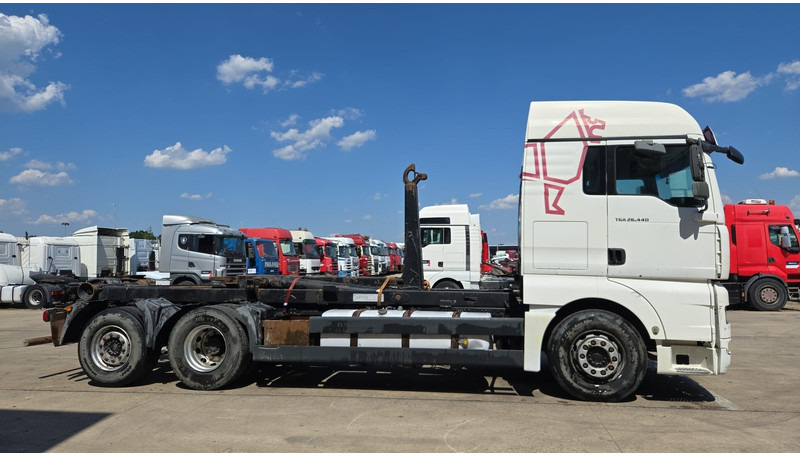 MAN TGA 26.440 (MANUAL GEARBOX / FRONT STEEL / 6X2 / BOITE MANUELLE / DEVANT LAMES) - Truk sasis: gambar 3 MAN TGA 26.440 (MANUAL GEARBOX / FRONT STEEL / 6X2 / BOITE MANUELLE / DEVANT LAMES) - Truk sasis: gambar 3