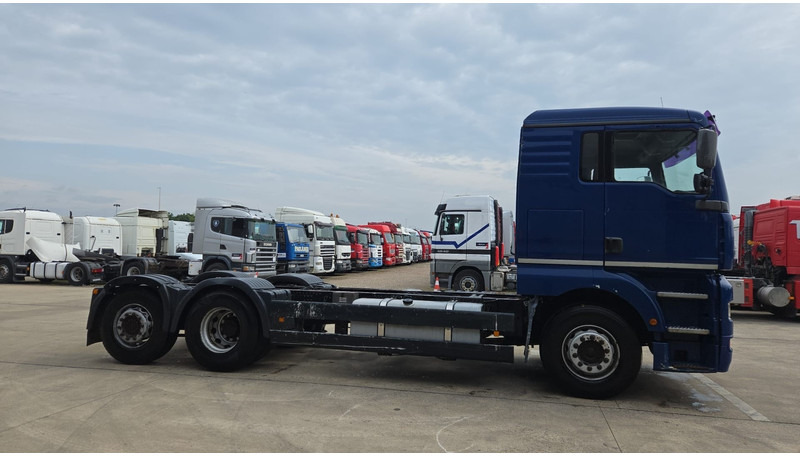 MAN TGA 26.460 (MANUAL PUMP / POMPE MANUELLE / MANUAL GEARBOX / BOITE MANUELLE / 6X2 / FRONT STEEL / DEVANT LAMES) - Truk sasis: gambar 4 MAN TGA 26.460 (MANUAL PUMP / POMPE MANUELLE / MANUAL GEARBOX / BOITE MANUELLE / 6X2 / FRONT STEEL / DEVANT LAMES) - Truk sasis: gambar 4