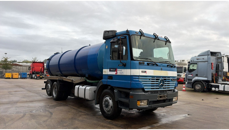Mercedes-Benz ACTROS 2531 (16000 L / GRAND PONT / EPS / 6X2 / 3 PEDALES / V6) - Truk vakum: gambar 3 Mercedes-Benz ACTROS 2531 (16000 L / GRAND PONT / EPS / 6X2 / 3 PEDALES / V6) - Truk vakum: gambar 3