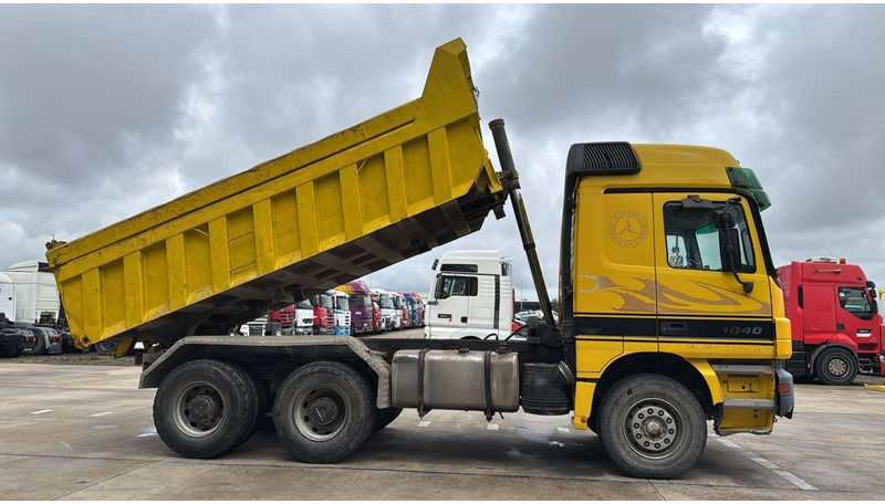 Mercedes-Benz ACTROS 2640 (EPS / LAMES / GRAND PONT / 6X4 / 3 PEDALES) - Truk jungkit: gambar 3 Mercedes-Benz ACTROS 2640 (EPS / LAMES / GRAND PONT / 6X4 / 3 PEDALES) - Truk jungkit: gambar 3