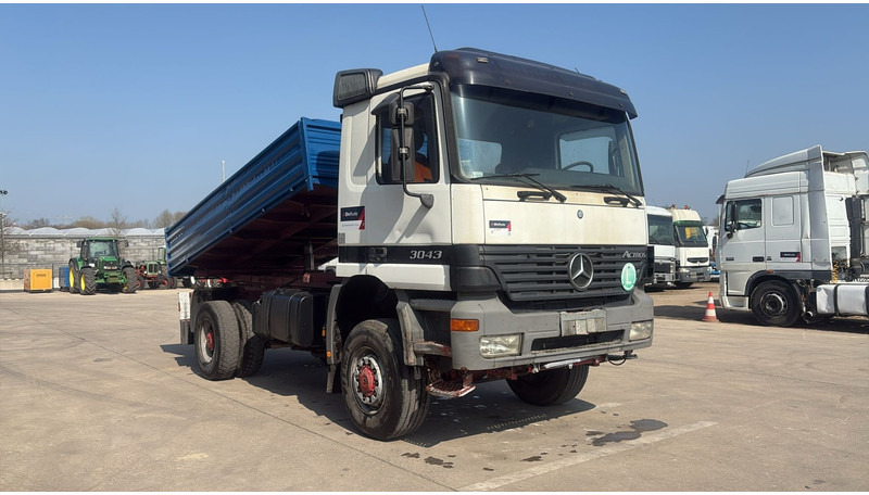 Mercedes-Benz Actros 1843 (4X4 / EPS / GRAND PONT / LAMES / V6 / 2 PONTS) - Truk jungkit: gambar 2 Mercedes-Benz Actros 1843 (4X4 / EPS / GRAND PONT / LAMES / V6 / 2 PONTS) - Truk jungkit: gambar 2