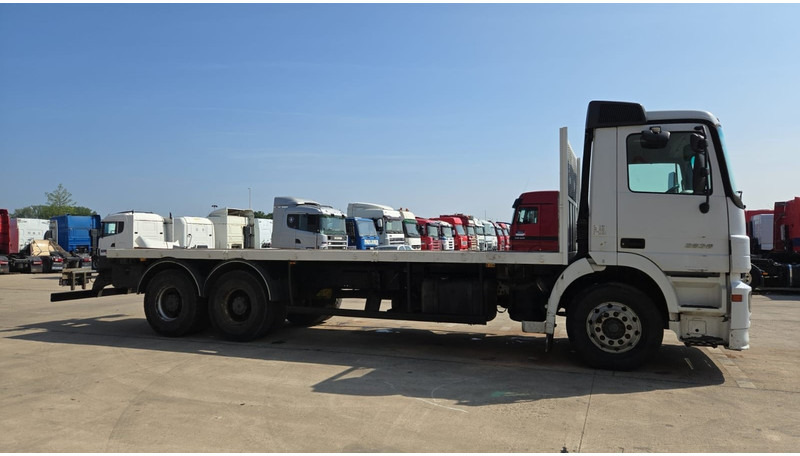 Mercedes-Benz Actros 2636 (6X4 / LAMES / GRAND PONT / MP2 / STEEL SUSP. / BOITE MANUELLE / MANUAL GEARBOX / 9M CHASSIS !!!) - Truk flatbed: gambar 4 Mercedes-Benz Actros 2636 (6X4 / LAMES / GRAND PONT / MP2 / STEEL SUSP. / BOITE MANUELLE / MANUAL GEARBOX / 9M CHASSIS !!!) - Truk flatbed: gambar 4