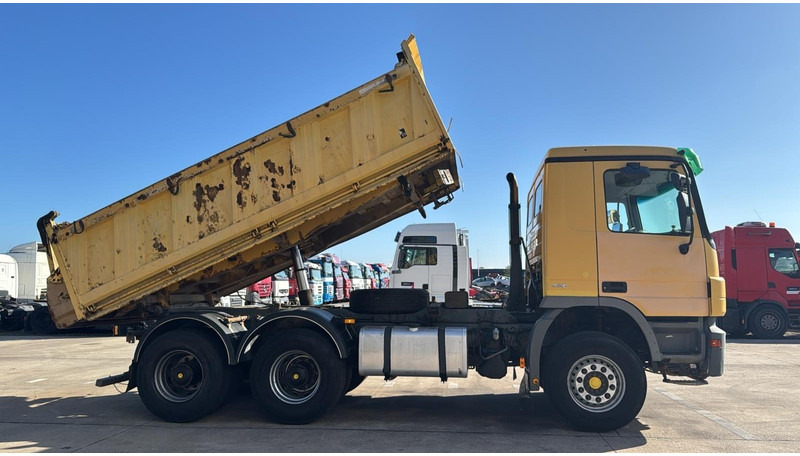 Mercedes-Benz Actros 2641 (EPS / PARFAIT ETAT / LAMES / GRAND PONT / 6X4 / MP2) - Truk jungkit: gambar 3 Mercedes-Benz Actros 2641 (EPS / PARFAIT ETAT / LAMES / GRAND PONT / 6X4 / MP2) - Truk jungkit: gambar 3