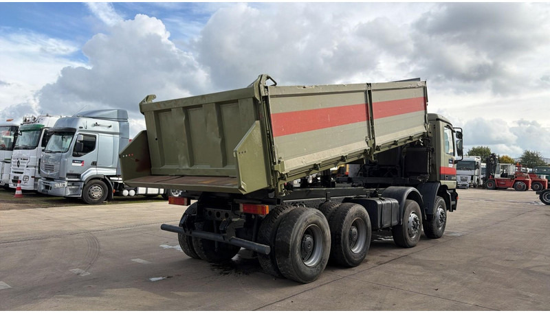 Mercedes-Benz Actros 3235 (EPS / LAMES / GRAND PONT / STEEL SUSP. / 3 PEDALES / MP1) - Truk jungkit: gambar 4 Mercedes-Benz Actros 3235 (EPS / LAMES / GRAND PONT / STEEL SUSP. / 3 PEDALES / MP1) - Truk jungkit: gambar 4