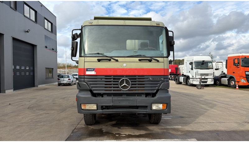 Mercedes-Benz Actros 3235 (EPS / LAMES / GRAND PONT / STEEL SUSP. / 3 PEDALES / MP1) - Truk jungkit: gambar 2 Mercedes-Benz Actros 3235 (EPS / LAMES / GRAND PONT / STEEL SUSP. / 3 PEDALES / MP1) - Truk jungkit: gambar 2