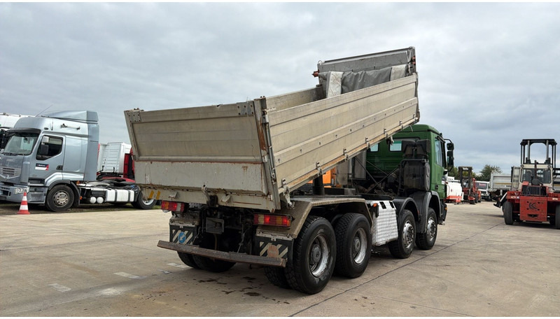 Mercedes-Benz Actros 3246 (EPS / LAMES / GRAND PONT / V6 / MP2 / 3 PEDALES) - Truk jungkit: gambar 4 Mercedes-Benz Actros 3246 (EPS / LAMES / GRAND PONT / V6 / MP2 / 3 PEDALES) - Truk jungkit: gambar 4