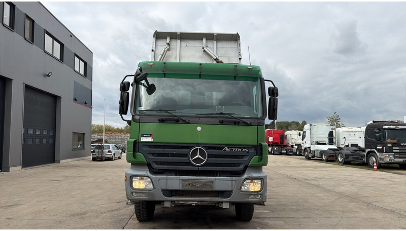 Mercedes-Benz Actros 3246 (EPS / LAMES / GRAND PONT / V6 / MP2 / 3 PEDALES) - Truk jungkit: gambar 2 Mercedes-Benz Actros 3246 (EPS / LAMES / GRAND PONT / V6 / MP2 / 3 PEDALES) - Truk jungkit: gambar 2