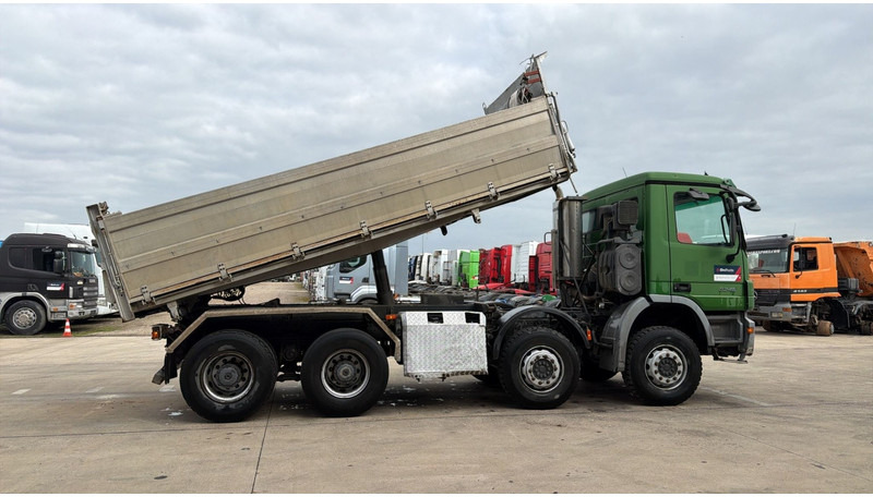 Mercedes-Benz Actros 3246 (EPS / LAMES / GRAND PONT / V6 / MP2 / 3 PEDALES) - Truk jungkit: gambar 3 Mercedes-Benz Actros 3246 (EPS / LAMES / GRAND PONT / V6 / MP2 / 3 PEDALES) - Truk jungkit: gambar 3