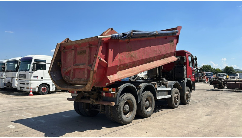 Mercedes-Benz Actros 4141 (8X6 / LAMES / STEEL / BIG AXLE / GRAND PONT / TAMBOURS / MANUAL GETRIEBE / MANUAL GEARBOX) - Truk jungkit: gambar 4 Mercedes-Benz Actros 4141 (8X6 / LAMES / STEEL / BIG AXLE / GRAND PONT / TAMBOURS / MANUAL GETRIEBE / MANUAL GEARBOX) - Truk jungkit: gambar 4