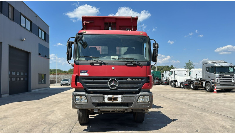 Mercedes-Benz Actros 4141 (8X6 / LAMES / STEEL / BIG AXLE / GRAND PONT / TAMBOURS / MANUAL GETRIEBE / MANUAL GEARBOX) - Truk jungkit: gambar 2 Mercedes-Benz Actros 4141 (8X6 / LAMES / STEEL / BIG AXLE / GRAND PONT / TAMBOURS / MANUAL GETRIEBE / MANUAL GEARBOX) - Truk jungkit: gambar 2