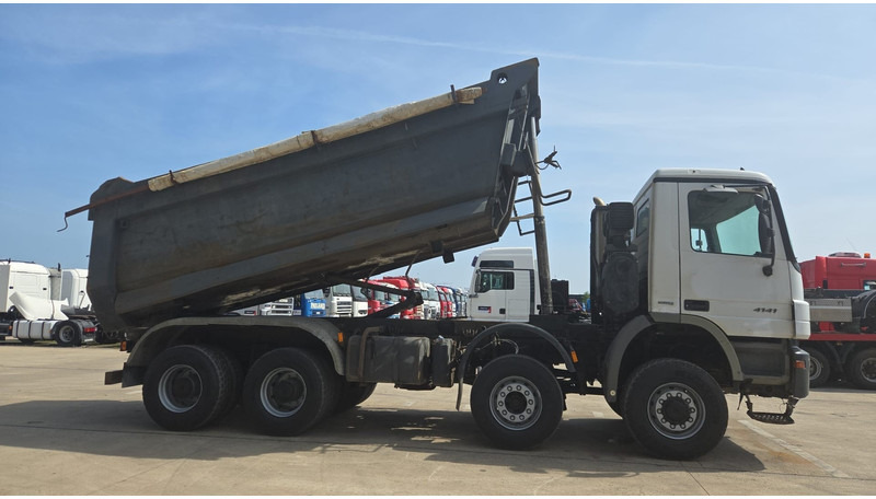 Mercedes-Benz Actros 4141 (EPS / 8X6 / GRAND PONT / BIG AXLE / LAMES / STEEL / V6) - Truk jungkit: gambar 4 Mercedes-Benz Actros 4141 (EPS / 8X6 / GRAND PONT / BIG AXLE / LAMES / STEEL / V6) - Truk jungkit: gambar 4