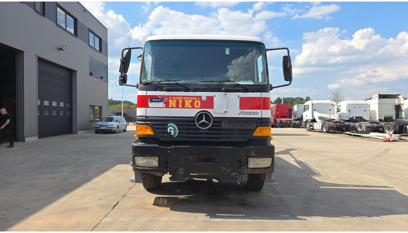 Mercedes-Benz Atego 1823 (BIG AXLE / STEEL SUSP. / LAMES / BOITE MANUELLE / MANUAL GETRIEBE) - Pengangkut kontainer/ Container truck: gambar 2 Mercedes-Benz Atego 1823 (BIG AXLE / STEEL SUSP. / LAMES / BOITE MANUELLE / MANUAL GETRIEBE) - Pengangkut kontainer/ Container truck: gambar 2