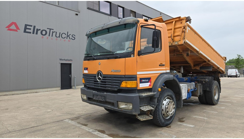 Mercedes-Benz Atego 1928 (PARFAIT ETAT / BOITE MANUELLE / GRAND PONT / LAMES) - Truk jungkit: gambar 1 Mercedes-Benz Atego 1928 (PARFAIT ETAT / BOITE MANUELLE / GRAND PONT / LAMES) - Truk jungkit: gambar 1