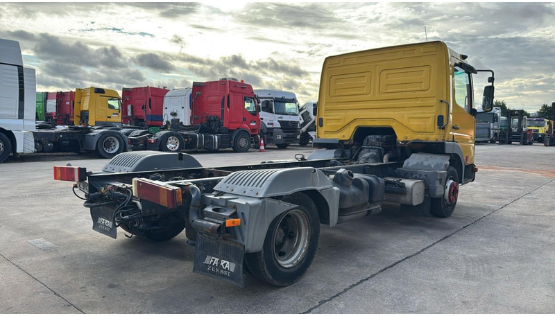 Mercedes-Benz Atego 815 (BOITE MANUELLE / MANUAL GEARBOX) - Truk sasis: gambar 4 Mercedes-Benz Atego 815 (BOITE MANUELLE / MANUAL GEARBOX) - Truk sasis: gambar 4