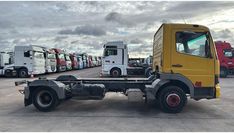 Mercedes-Benz Atego 815 (BOITE MANUELLE / MANUAL GEARBOX) - Truk sasis: gambar 3 Mercedes-Benz Atego 815 (BOITE MANUELLE / MANUAL GEARBOX) - Truk sasis: gambar 3