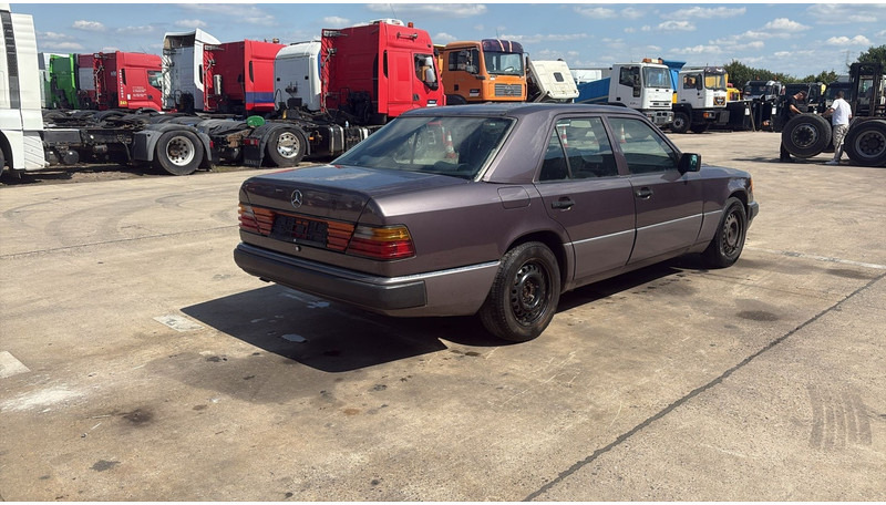 Mercedes-Benz E-Klasse 200 (GERMAN CAR / VOITURE D'ALLEMAGNE / ESSENCE / PETROL / MANUAL) - Mobil sedan: gambar 5 Mercedes-Benz E-Klasse 200 (GERMAN CAR / VOITURE D'ALLEMAGNE / ESSENCE / PETROL / MANUAL) - Mobil sedan: gambar 5