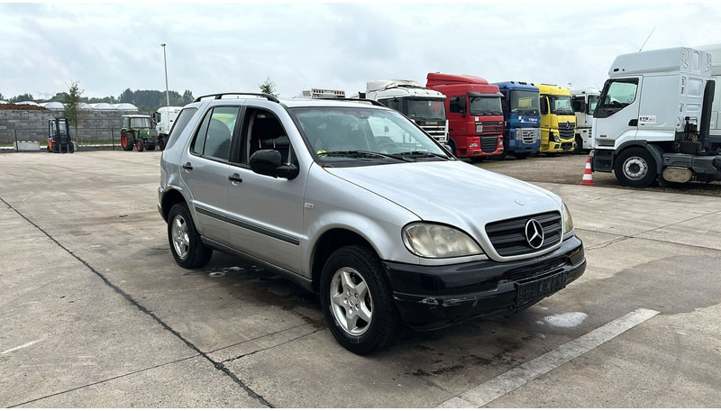 Mercedes-Benz M-Klasse ML 270 CDI - Mobil SUV: gambar 3 Mercedes-Benz M-Klasse ML 270 CDI - Mobil SUV: gambar 3