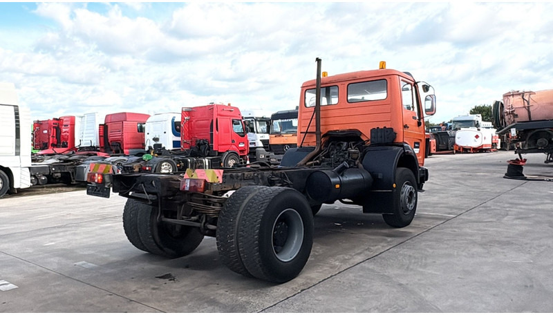Mercedes-Benz SK 1622 (4X4 / LAMES / GRAND PONT / V6 / BIG AXLE / POMPE MANUELLE) - Truk sasis: gambar 5 Mercedes-Benz SK 1622 (4X4 / LAMES / GRAND PONT / V6 / BIG AXLE / POMPE MANUELLE) - Truk sasis: gambar 5