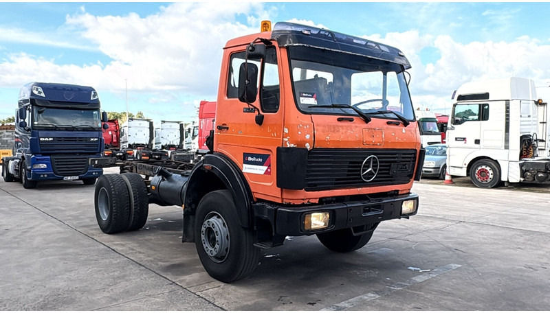 Mercedes-Benz SK 1622 (4X4 / LAMES / GRAND PONT / V6 / BIG AXLE / POMPE MANUELLE) - Truk sasis: gambar 3 Mercedes-Benz SK 1622 (4X4 / LAMES / GRAND PONT / V6 / BIG AXLE / POMPE MANUELLE) - Truk sasis: gambar 3