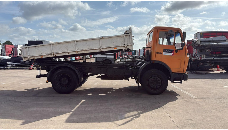 Mercedes-Benz SK 1628 (V8 / LAMES / GRAND PONT / POMPE MANUELLE) - Truk jungkit: gambar 4 Mercedes-Benz SK 1628 (V8 / LAMES / GRAND PONT / POMPE MANUELLE) - Truk jungkit: gambar 4
