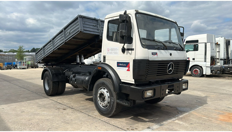 Mercedes-Benz SK 1722 (LAMES / GRAND PONT / V6 / BOITE MANUELLE / POMPE MANUELLE) - Truk jungkit: gambar 3 Mercedes-Benz SK 1722 (LAMES / GRAND PONT / V6 / BOITE MANUELLE / POMPE MANUELLE) - Truk jungkit: gambar 3