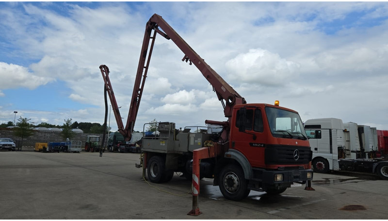Mercedes-Benz SK 1824 (V6 / LAMES / GRAND PONT / PUTZMEISTER 24M/ JOYSTICK / RADIO) - Truk pompa beton: gambar 3 Mercedes-Benz SK 1824 (V6 / LAMES / GRAND PONT / PUTZMEISTER 24M/ JOYSTICK / RADIO) - Truk pompa beton: gambar 3