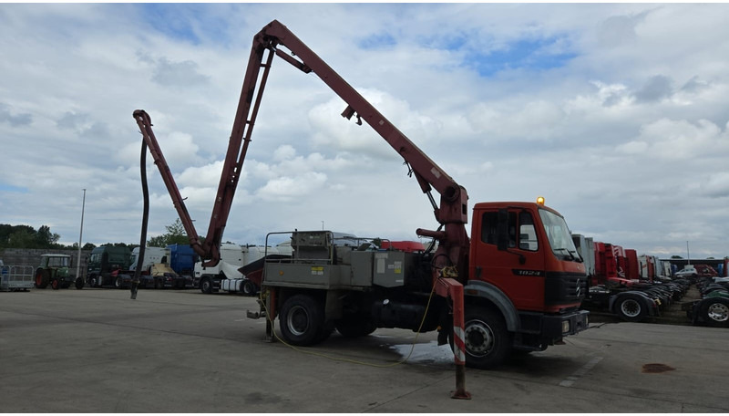 Mercedes-Benz SK 1824 (V6 / LAMES / GRAND PONT / PUTZMEISTER 24M/ JOYSTICK / RADIO) - Truk pompa beton: gambar 2 Mercedes-Benz SK 1824 (V6 / LAMES / GRAND PONT / PUTZMEISTER 24M/ JOYSTICK / RADIO) - Truk pompa beton: gambar 2