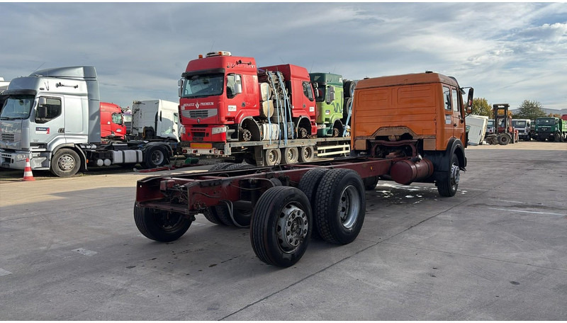 Mercedes-Benz SK 2222 (V6 / FULL STEEL / LAMES / BOITE MANUELLE / POMPE MANUELLE / 8 ROUES / 6X2) - Truk sasis: gambar 4 Mercedes-Benz SK 2222 (V6 / FULL STEEL / LAMES / BOITE MANUELLE / POMPE MANUELLE / 8 ROUES / 6X2) - Truk sasis: gambar 4