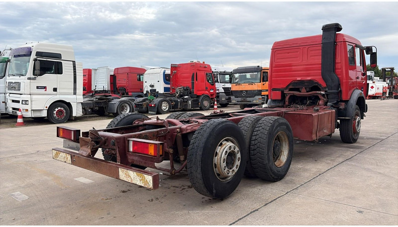 Mercedes-Benz SK 2233 (GRAND PONT / V8 AVEC 2X TURBO / BIG AXLE) - Truk sasis: gambar 4 Mercedes-Benz SK 2233 (GRAND PONT / V8 AVEC 2X TURBO / BIG AXLE) - Truk sasis: gambar 4