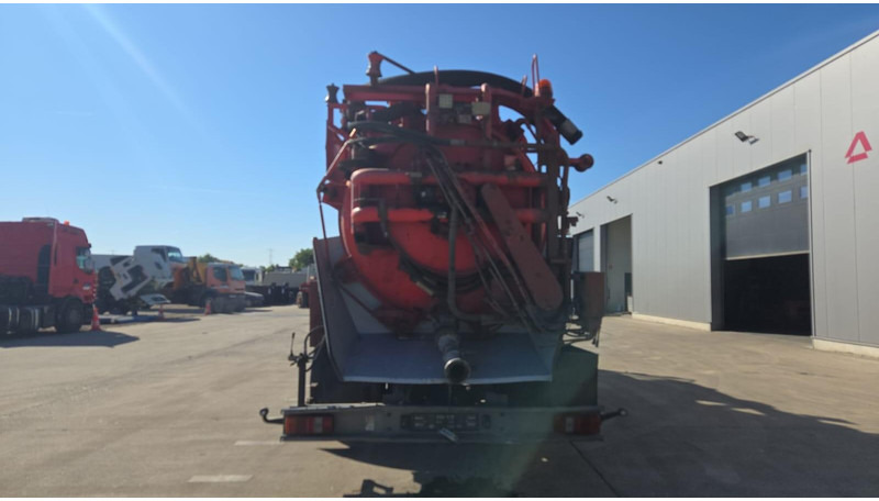 Mercedes-Benz SK 2435 (15.000 L / V8 AVEC 2X TURBO / BOITE MANUELLE / TRES BONNE ETAT / GRAND PONT) - Truk vakum: gambar 5 Mercedes-Benz SK 2435 (15.000 L / V8 AVEC 2X TURBO / BOITE MANUELLE / TRES BONNE ETAT / GRAND PONT) - Truk vakum: gambar 5