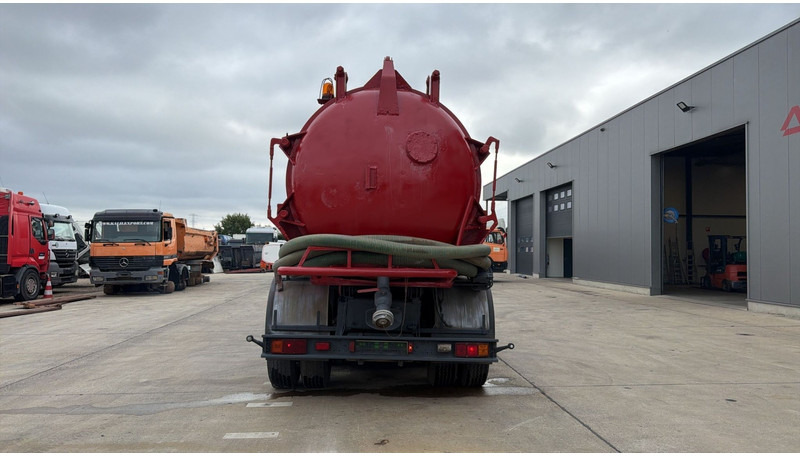 Mercedes-Benz SK 2626 (6X4 / GRAND PONT / LAMES / 14000 LITERS) - Truk vakum: gambar 5 Mercedes-Benz SK 2626 (6X4 / GRAND PONT / LAMES / 14000 LITERS) - Truk vakum: gambar 5