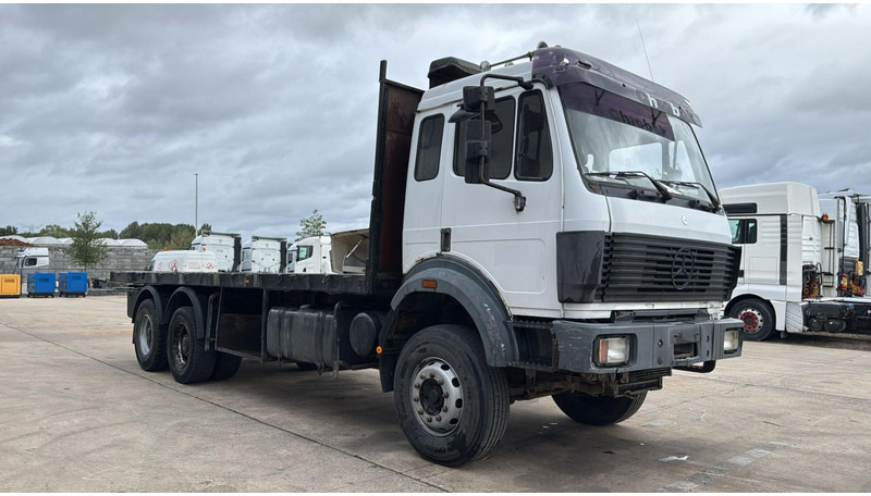 Mercedes-Benz SK 2638 (LAMES / GRAND PONT / V8 AVEC 2X TURBO / BIG AXLE / STEEL SUSP.) - Truk flatbed: gambar 2 Mercedes-Benz SK 2638 (LAMES / GRAND PONT / V8 AVEC 2X TURBO / BIG AXLE / STEEL SUSP.) - Truk flatbed: gambar 2