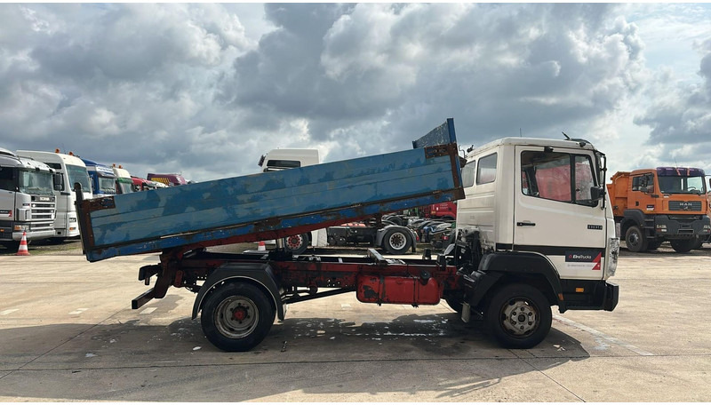 Mercedes-Benz SK 809 (POMPE MANUELLE / MANUAL PUMP / HELPER / AUXILAIRY / SPER / STEEL SUSP.) - Truk jungkit: gambar 3 Mercedes-Benz SK 809 (POMPE MANUELLE / MANUAL PUMP / HELPER / AUXILAIRY / SPER / STEEL SUSP.) - Truk jungkit: gambar 3