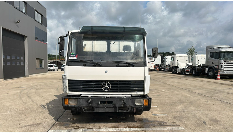 Mercedes-Benz SK 809 (POMPE MANUELLE / MANUAL PUMP / HELPER / AUXILAIRY / SPER / STEEL SUSP.) - Truk jungkit: gambar 1 Mercedes-Benz SK 809 (POMPE MANUELLE / MANUAL PUMP / HELPER / AUXILAIRY / SPER / STEEL SUSP.) - Truk jungkit: gambar 1