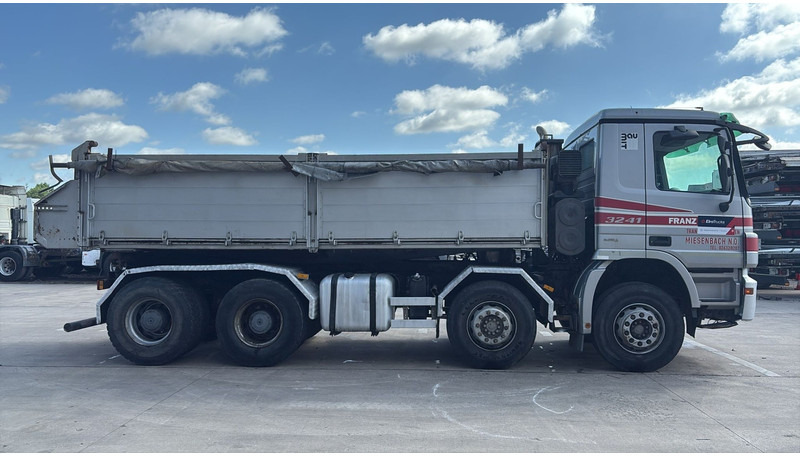 Mercedes-Benz actros 3241 (8X4 / LAMES / GRAND PONT / GRAND BENNE / 3 PONTS / TRES BONNE ETAT) - Truk jungkit: gambar 4 Mercedes-Benz actros 3241 (8X4 / LAMES / GRAND PONT / GRAND BENNE / 3 PONTS / TRES BONNE ETAT) - Truk jungkit: gambar 4
