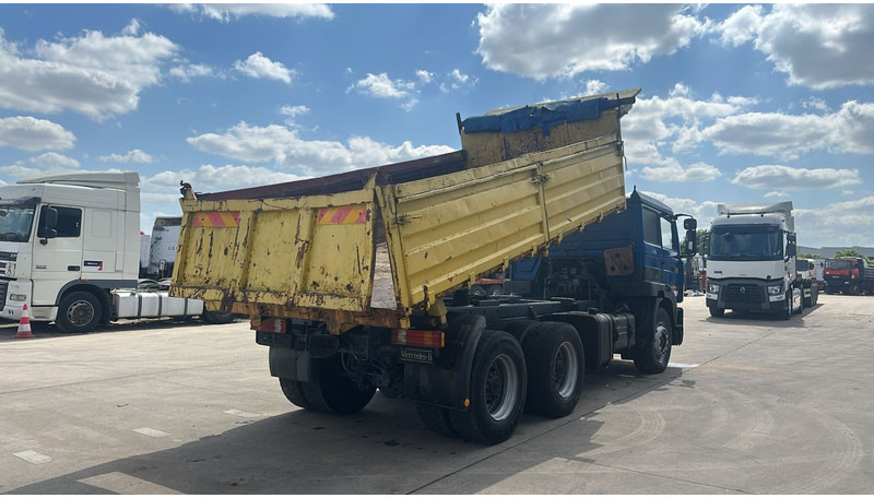 Renault G 330 Manager (GRAND PONT / LAMES / POMPE MANUELLE / MANUAL PUMP) - Truk jungkit: gambar 5 Renault G 330 Manager (GRAND PONT / LAMES / POMPE MANUELLE / MANUAL PUMP) - Truk jungkit: gambar 5
