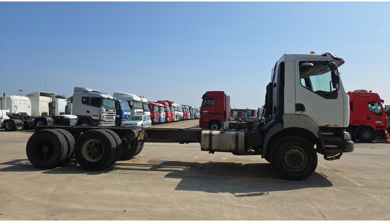 Renault Kerax 370 (6X4 / LAMES / STEEL SUSP. / GRAND PONT / BOITE MANUELLE) - Truk sasis: gambar 4 Renault Kerax 370 (6X4 / LAMES / STEEL SUSP. / GRAND PONT / BOITE MANUELLE) - Truk sasis: gambar 4