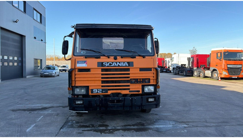 Scania 92 M (MANUAL PUMP / 6X4 / STEEL SUSP. / LAMES / POMPE MANUELLE) - Truk jungkit: gambar 2 Scania 92 M (MANUAL PUMP / 6X4 / STEEL SUSP. / LAMES / POMPE MANUELLE) - Truk jungkit: gambar 2