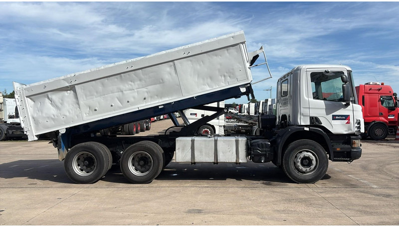 Scania 94 - 260 (BOITE MANUELLE / LAMES / STEEL SUSP. / 6X4 / MANUAL GEARBOX) - Truk jungkit: gambar 3 Scania 94 - 260 (BOITE MANUELLE / LAMES / STEEL SUSP. / 6X4 / MANUAL GEARBOX) - Truk jungkit: gambar 3