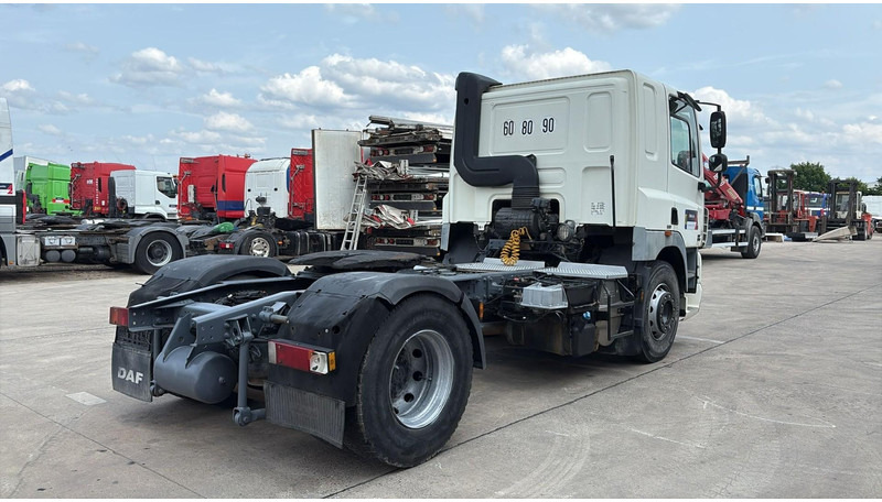 DAF 85 CF 410 (LOW CABIN / PETIT CABINE / TRES PROPRE / CLEAN CONDITION) - Tractor head: gambar 5 DAF 85 CF 410 (LOW CABIN / PETIT CABINE / TRES PROPRE / CLEAN CONDITION) - Tractor head: gambar 5